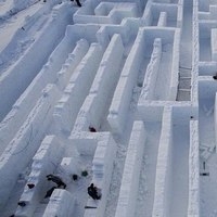 Огромный ледяной лабиринт появился в Польше